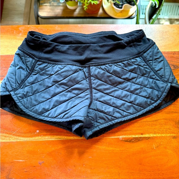 🖤5/$25🐝 Ivivva by lululemon girls black quilted waterproof athletic shorts sz 8🐼 - Picture 1 of 3